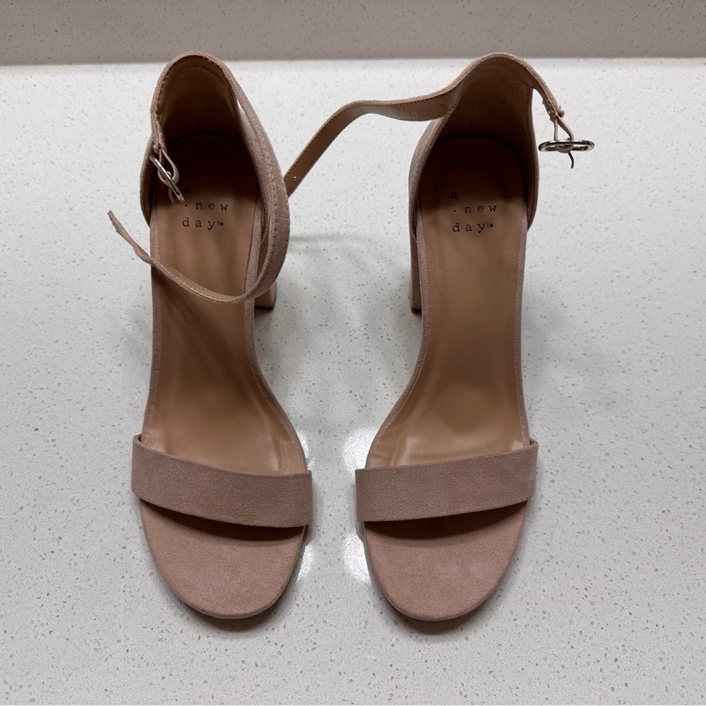 size 7 light pink block heel